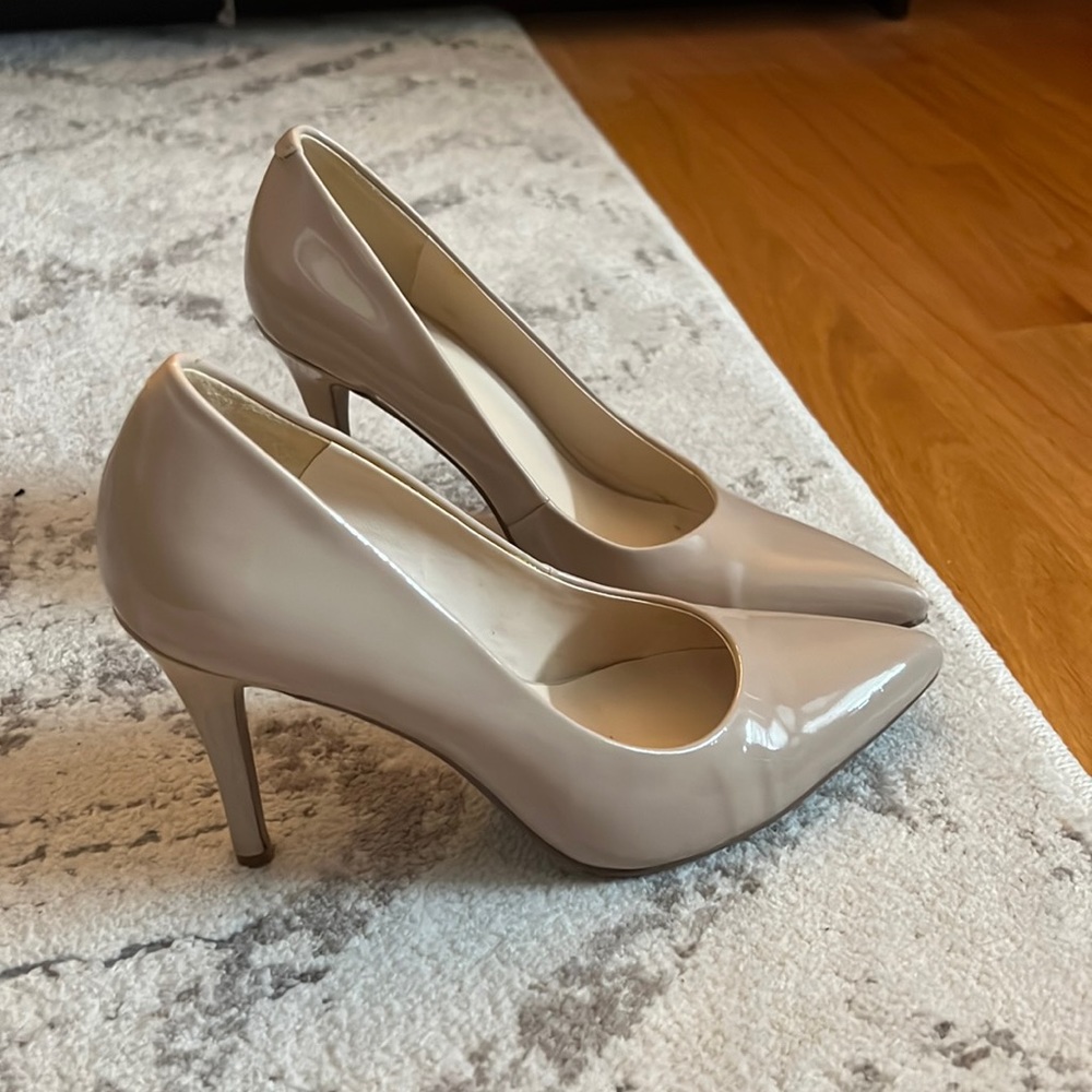 Nine West Pumps - Size 7 Nude Shiny Patent